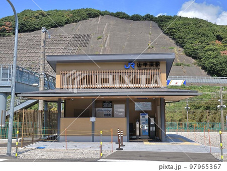 阪和線　山中渓駅の駅舎 97965367