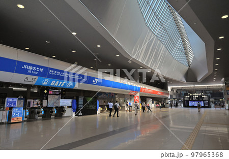 JR西日本　関西空港駅の改札口 97965368