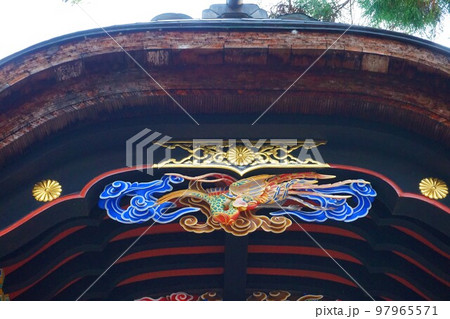 三峯神社　神社　秩父三社　拝殿　漆塗り　 97965571