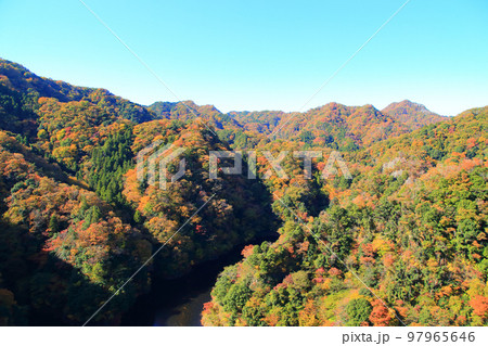 秋の竜神湖 97965646