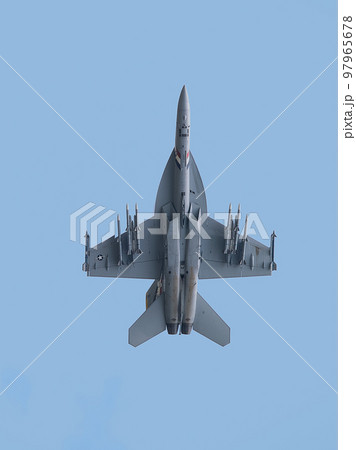 アメリカ海軍F/A-18Fスーパーホーネット上昇 97965678