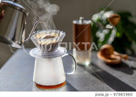 珈琲 コーヒー ハンドドリップ ORIGAMI 抽出 湯気 メタルカウンター 珈琲 コーヒー ハンドドリップ ORIGAMI 抽出 湯気 メタルカウンター 97965960