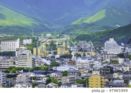 湯けむり展望台から見た美しい鉄輪温泉街の風景(大分県別府市) 湯けむり展望台から見た美しい鉄輪温泉街の風景(大分県別府市) 97965999