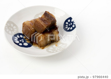ラフテー(豚肉の角煮)沖縄の郷土料理 ラフテー(豚肉の角煮)沖縄の郷土料理 97966440