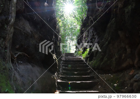 泉津の切り通し 97966630