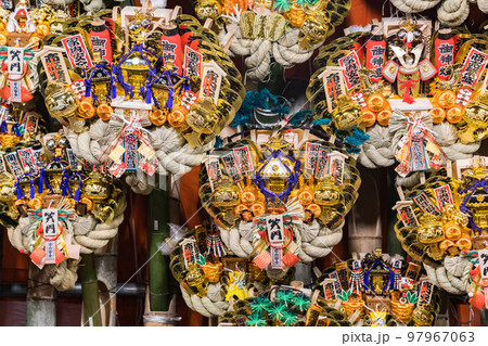 酉の市の縁起熊手の屋台 97967063