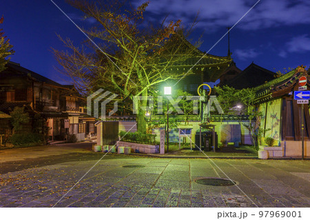 京都　ねねの道　大雲院円山地蔵尊　夜景 97969001