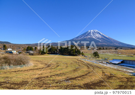 富士ヶ嶺の田舎風景と富士山の絶景 富士ヶ嶺の田舎風景と富士山の絶景 97970015
