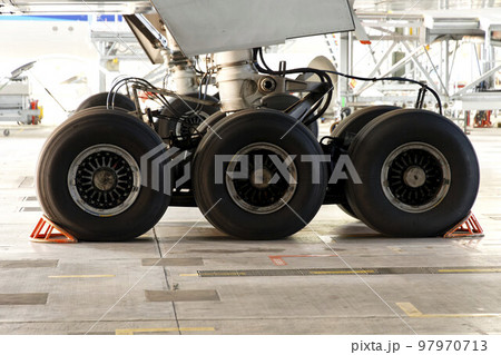 飛行機のメインギア 97970713
