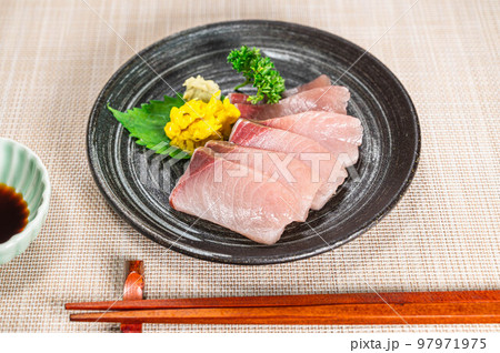 天然ブリのさしみ 天然ブリのさしみ 97971975