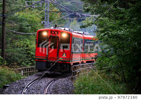 初秋の鉄路を…鬼怒川から南会津へ　会津鉄道・快速列車 97972380