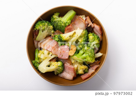 ブロッコリーとベーコンのガーリックソテー 97973002