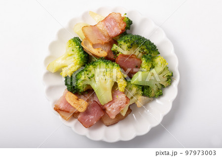ブロッコリーとベーコンのガーリックソテー 97973003