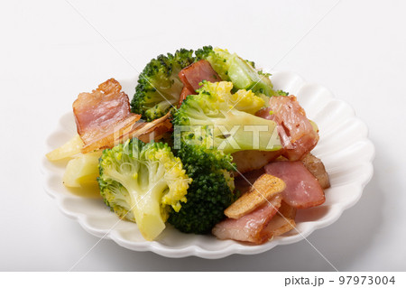 ブロッコリーとベーコンのガーリックソテー ブロッコリーとベーコンのガーリックソテー 97973004
