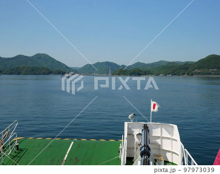 竹原に接近する白水からのフェリー (広島県) 竹原に接近する白水からのフェリー (広島県) 97973039