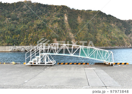 伊豆大島 岡田港のタラップ 伊豆大島 岡田港のタラップ 97973848