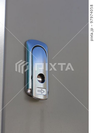 盤のハンドル 97974058