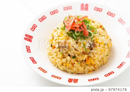 五目チャーハン　白バック 97974178