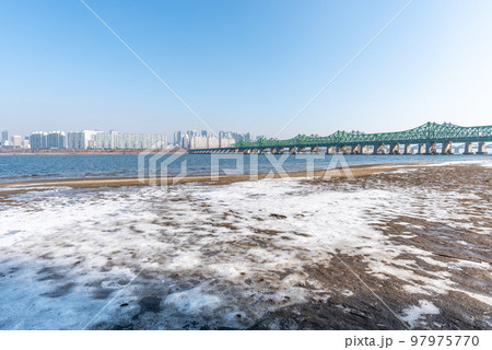 Han river and Seoul cityscape in winter in South Korea Han river and Seoul cityscape in winter in South Korea 97975770