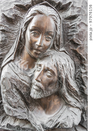 Jesus and Mary statue 97976156