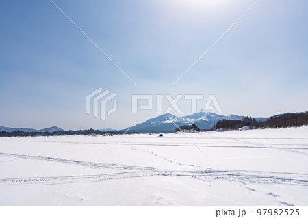 ワカサギ釣りのテント 97982525