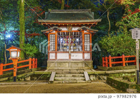 京都　夜の八坂神社　日吉社 97982976