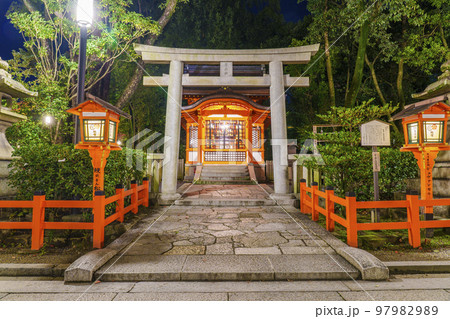 京都　真夜中の八坂神社　疫神社 97982989