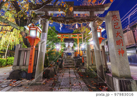 京都 風情ある祇園白川の夜景 辰巳大明神 京都 風情ある祇園白川の夜景 辰巳大明神 97983016