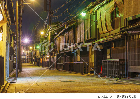 京都 風情ある祇園白川の夜 新橋通り 京都 風情ある祇園白川の夜 新橋通り 97983029