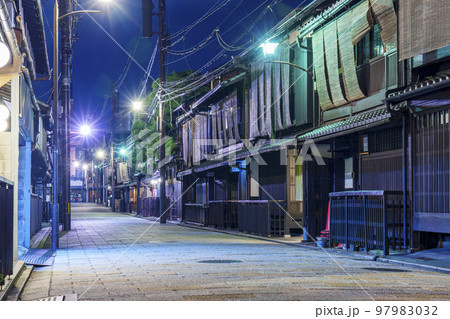 京都 風情ある祇園白川の夜 新橋通り 京都 風情ある祇園白川の夜 新橋通り 97983032