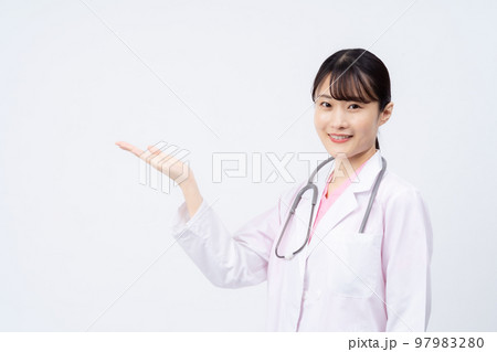 若い女性の医者(おすすめ) 若い女性の医者(おすすめ) 97983280