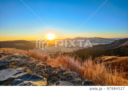 初日の出(阿蘇・大観峰) 初日の出(阿蘇・大観峰) 97984527