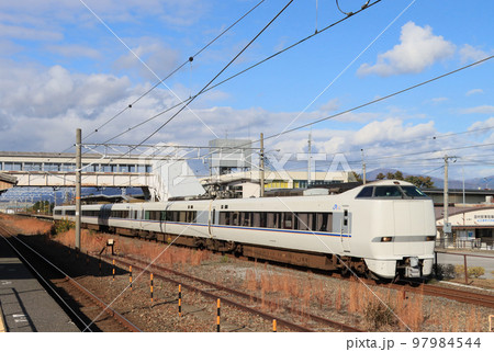 北陸本線田村駅を通過する特急しらさぎの写真素材 [97984544] - PIXTA