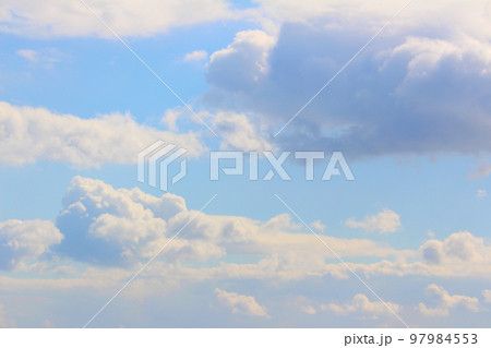 遠い空と白い雲 遠い空と白い雲 97984553