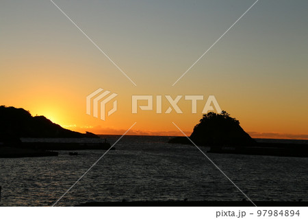 夕陽に染まる仁科港 夕陽に染まる仁科港 97984894