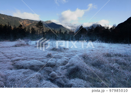 晩秋の上高地(中部山岳国立公園、特別名勝記念物) 晩秋の上高地(中部山岳国立公園、特別名勝記念物) 97985010