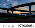 夕暮れ時のりんくうジャンクション 97986061