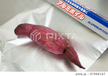 みんな大好き焼き芋 97988187