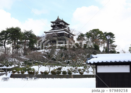 雪の丸岡城（福井県 坂井市 丸岡町） 97989258