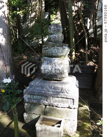 鎌倉市の常楽寺にある北条泰時の墓 97990166