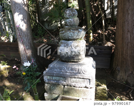 鎌倉市の常楽寺にある北条泰時の墓 97990167
