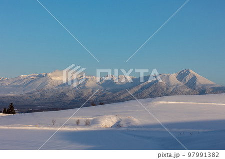 冬の十勝岳連邦 冬の十勝岳連邦 97991382