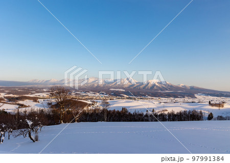 冬の十勝岳連邦 97991384
