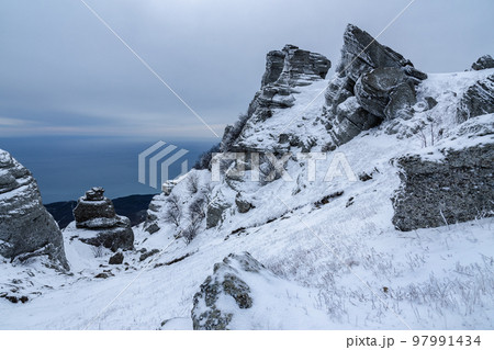 Rocks on Mount Alenga near Southern Demerdzhi in snow and ice in spring. Crimea 97991434