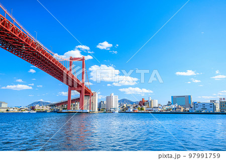 冬の若戸大橋と渡船場　福岡県北九州市 97991759