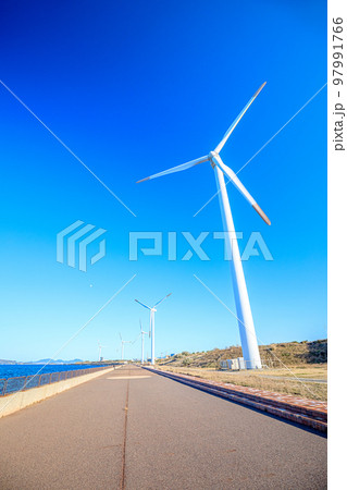 冬の響灘の風車　響灘北緑地公園　福岡県北九州市 97991766