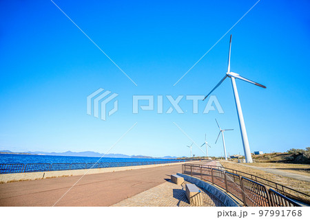冬の響灘の風車　響灘北緑地公園　福岡県北九州市 97991768