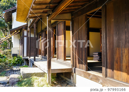 日当たりの良い春の縁側　世田谷代官屋敷 97993166