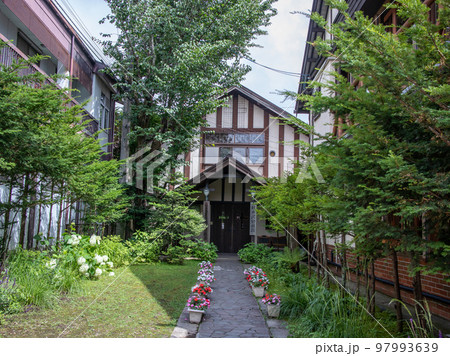 旧軽井沢銀座の街並み 旧軽井沢銀座の街並み 97993639