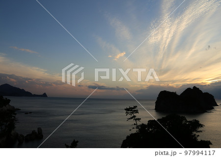 温泉街からの夕陽 温泉街からの夕陽 97994117